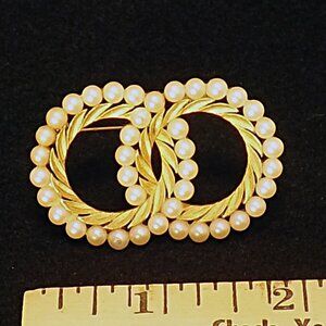 VTG Crown Trifari Intertwined Circular Design Brooch